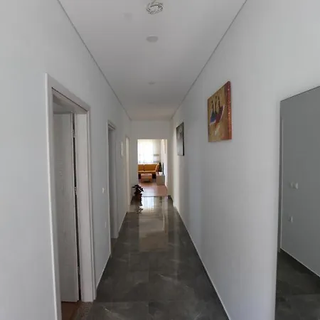 Apartment Mane